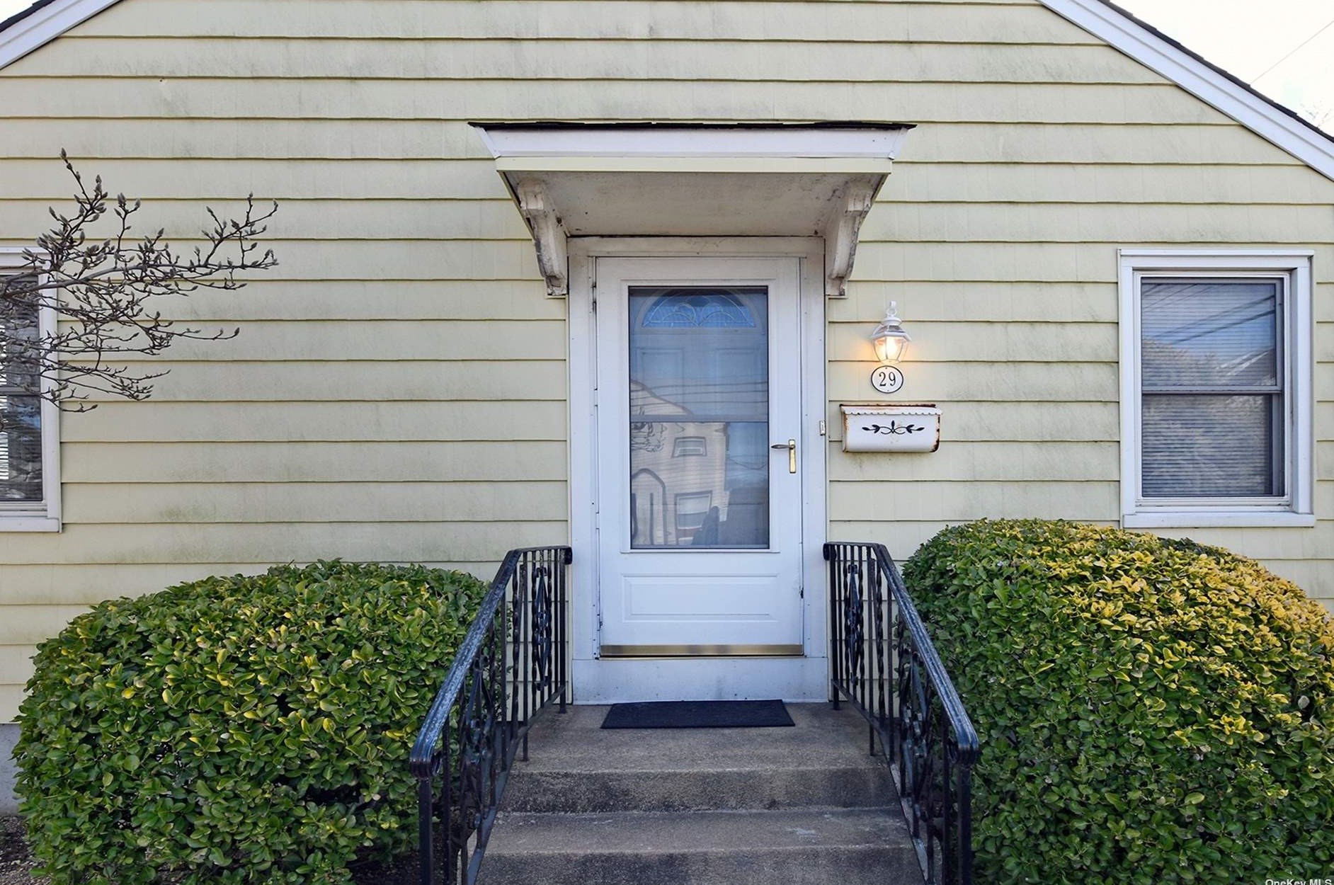 29 Burkhardt Ave, Bethpage, NY 11714
