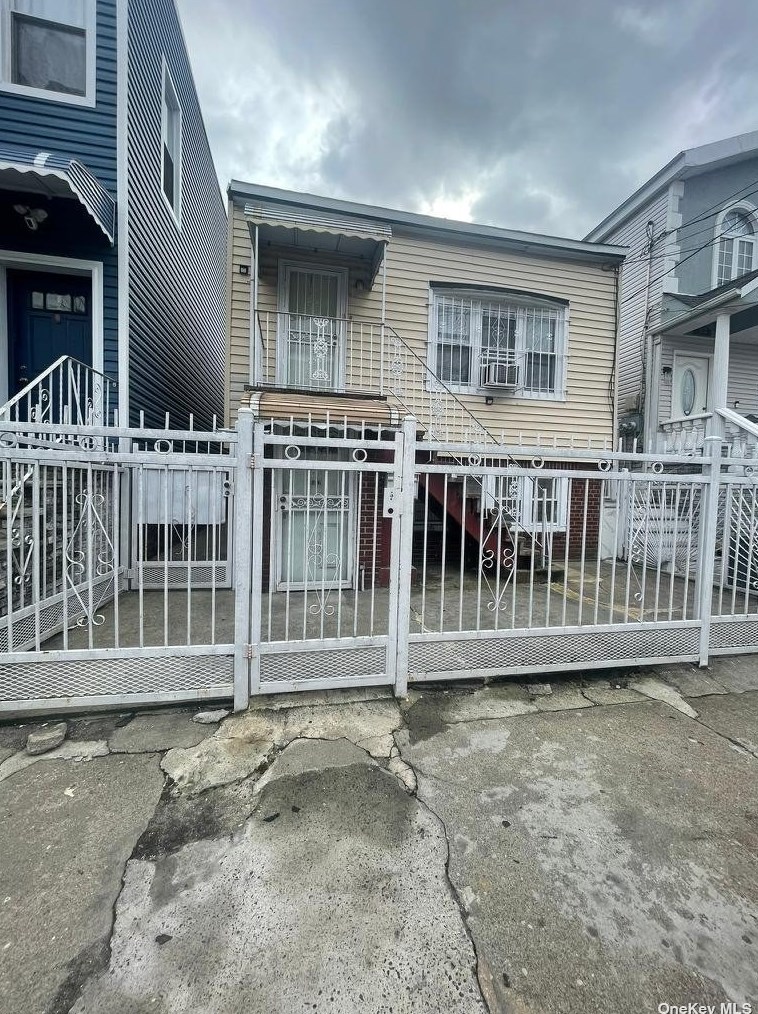 12 Folsom Pl, Brooklyn, NY 11208-1117