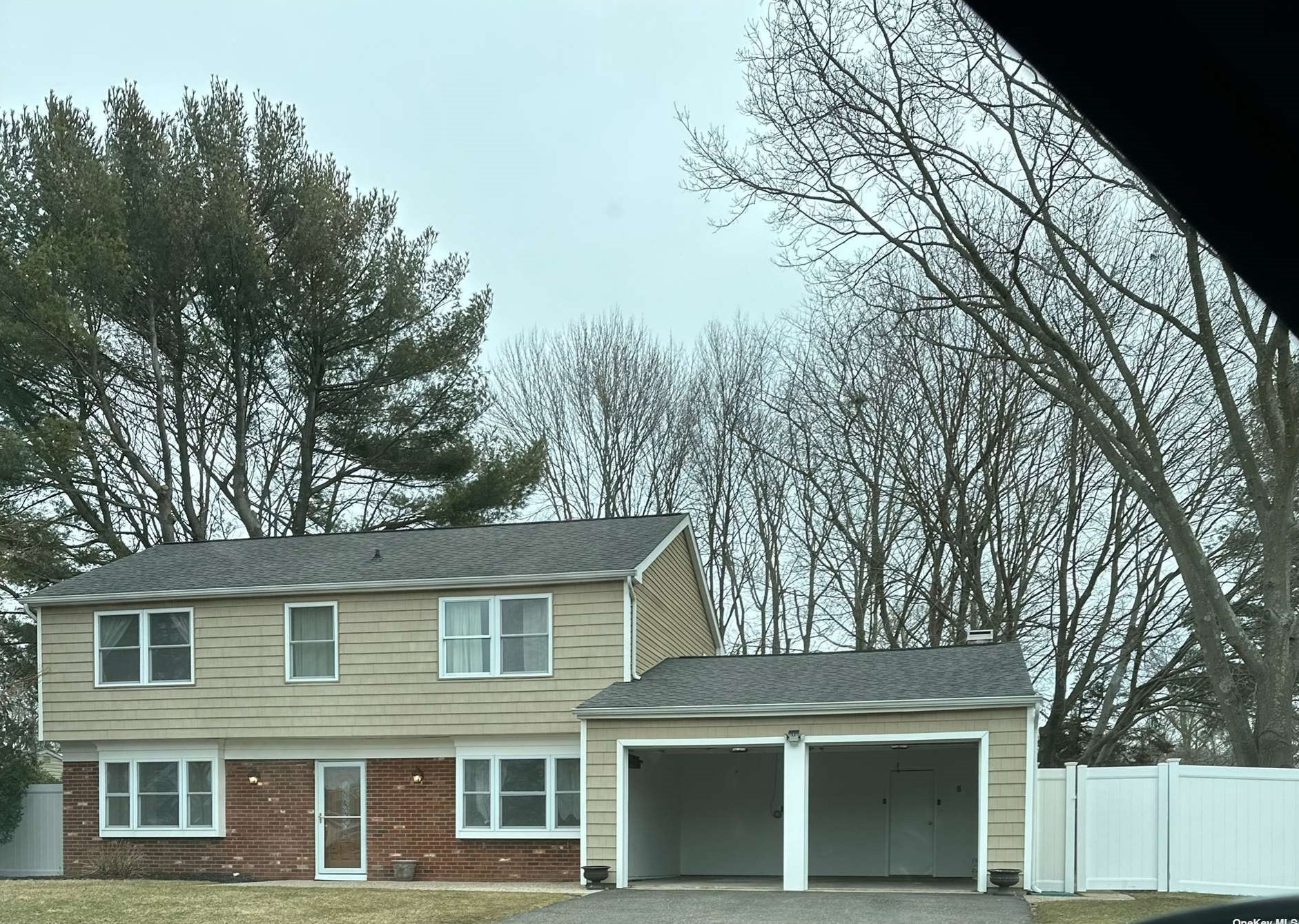 10 Valiant Dr, South Setauket, NY 11720