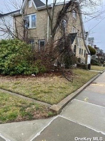 136-02 Newport Ave, Far Rockaway, NY 11694