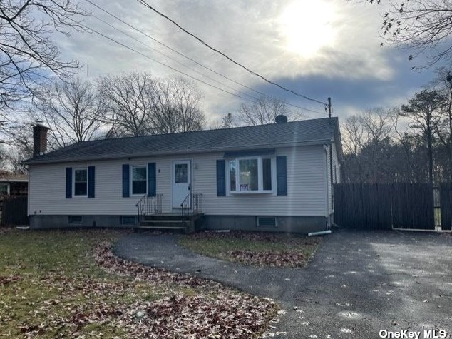8 Kilroy Dr, Manor Park, NY 11950-1706