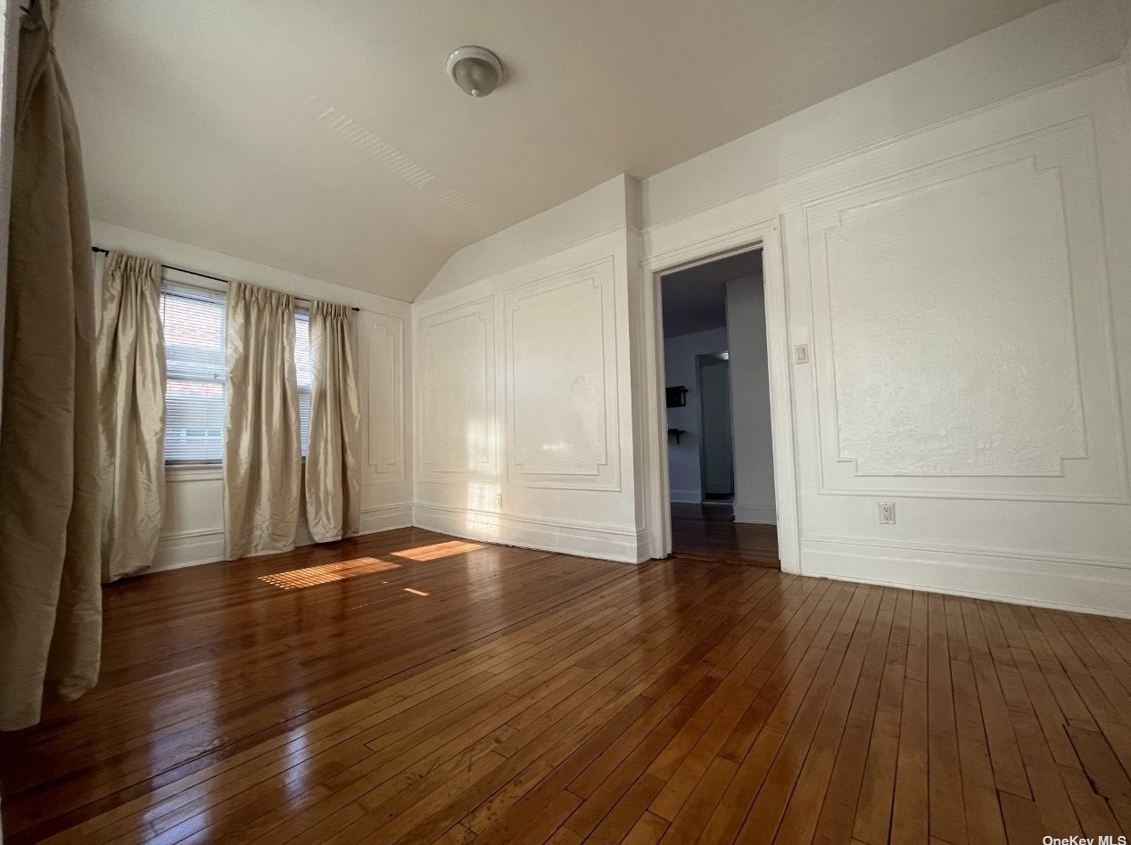 57-19 Penrod St, Flushing NY  11368-3935 exterior