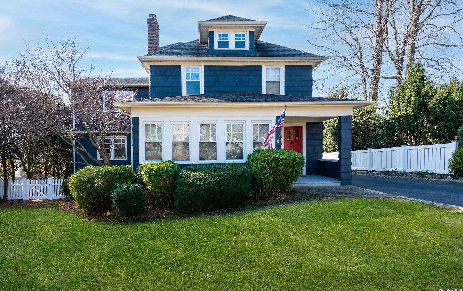 41 Bella Vista St, Matinecock, NY 11560