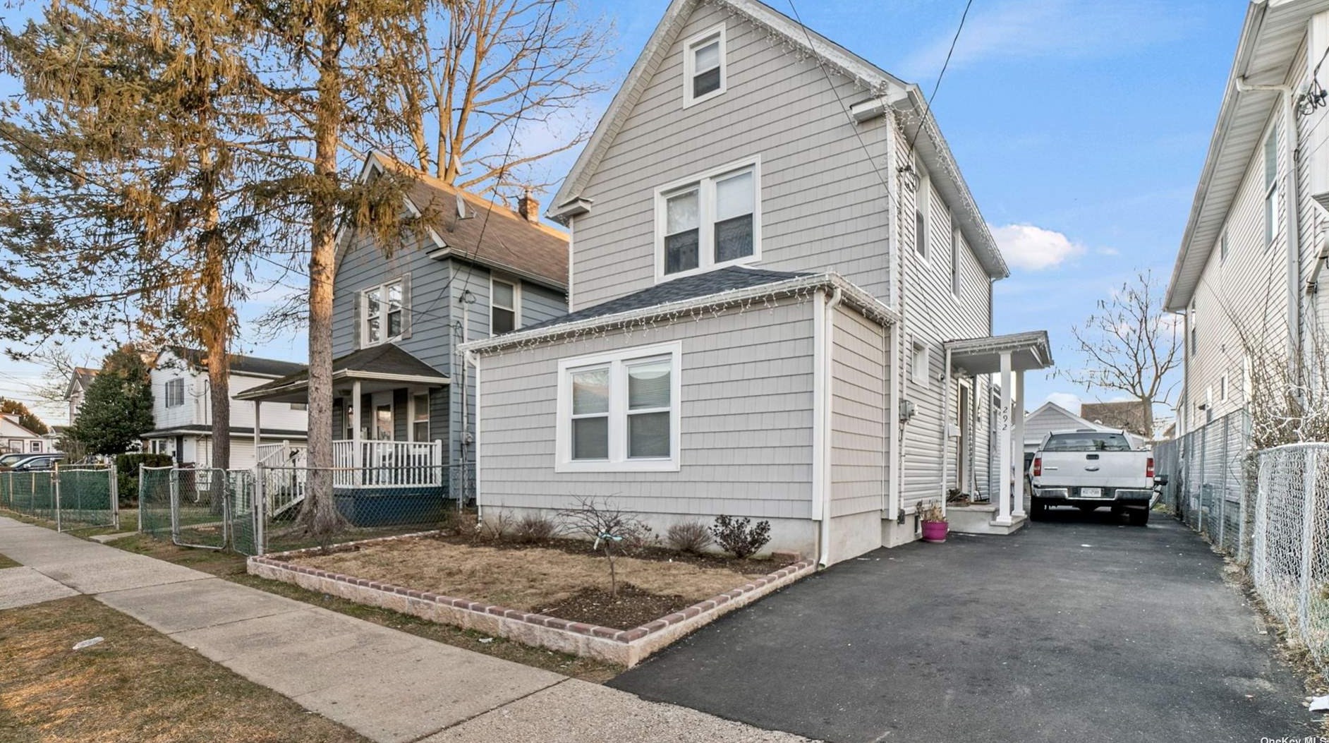 292 Yale St, Hempstead NY  11550-2839 exterior