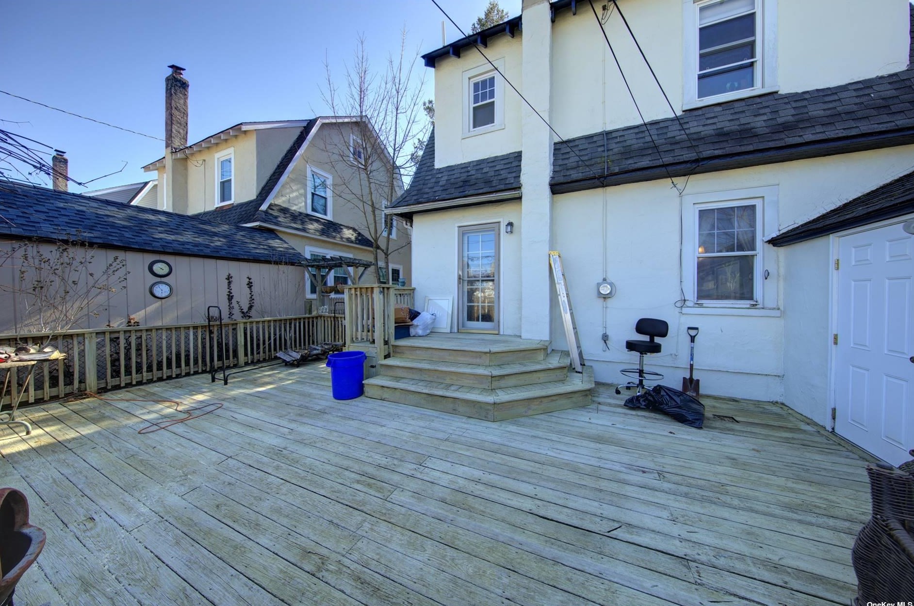 7 Winchester Dr, North Lindenhurst, NY 11757