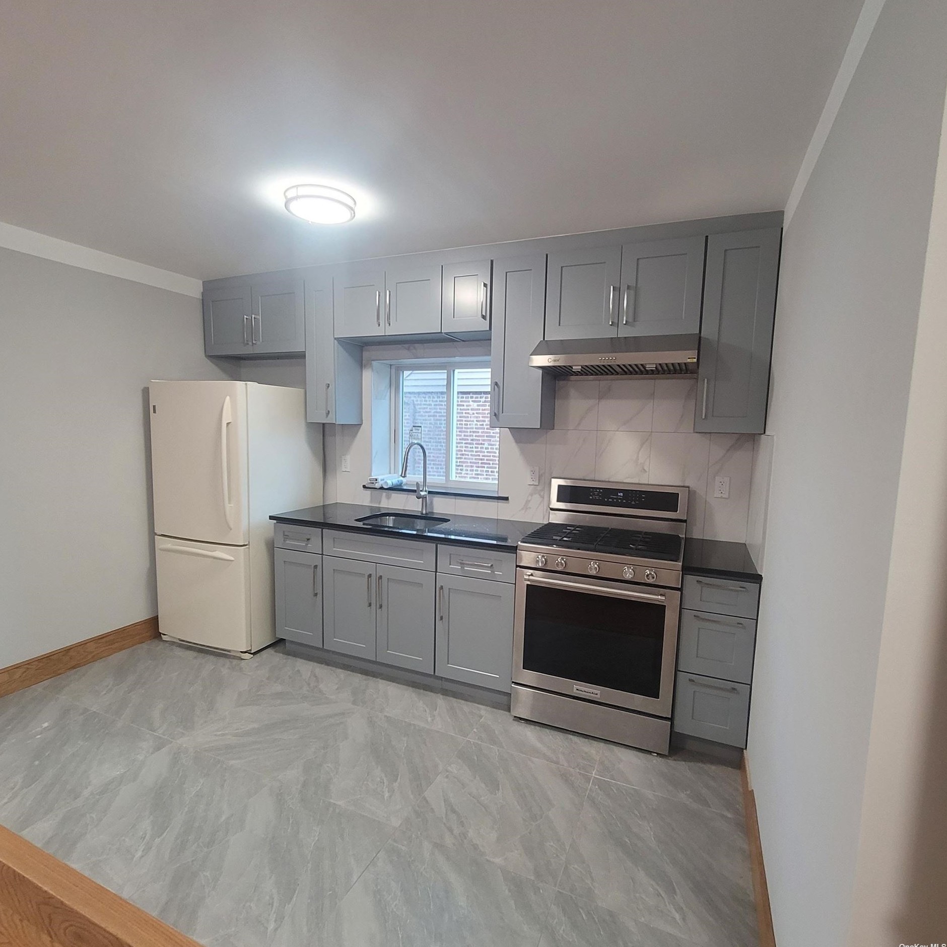 189-26 46th Ave, Flushing, NY 11358