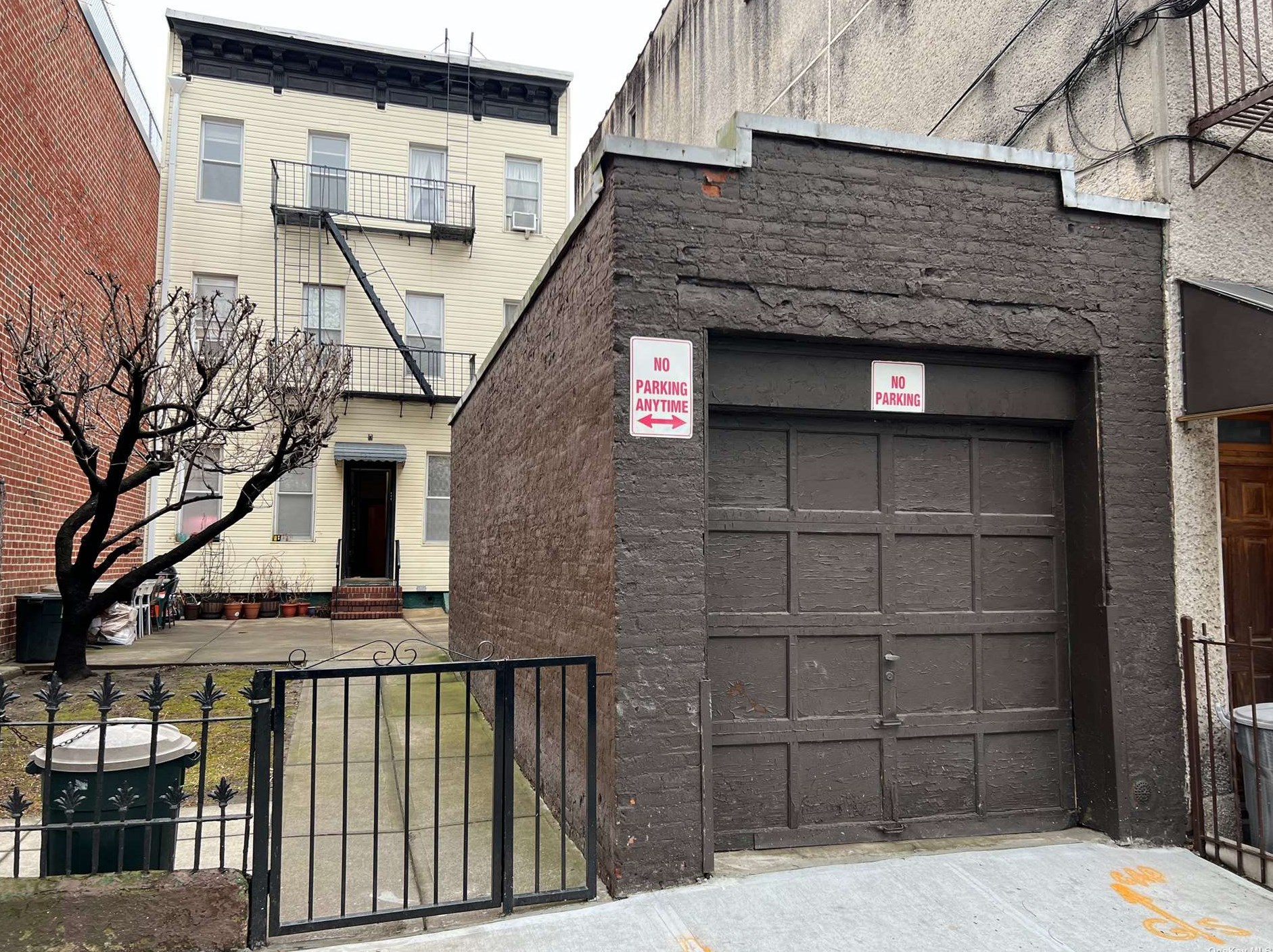 127 4th St, Brooklyn, NY 11249-3371