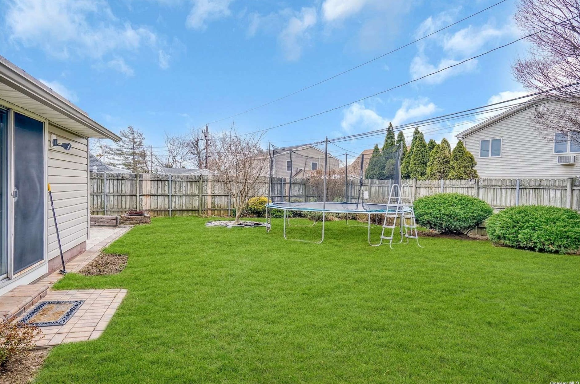 50 Chestnut Ln, Plainedge NY  11756-4016 exterior