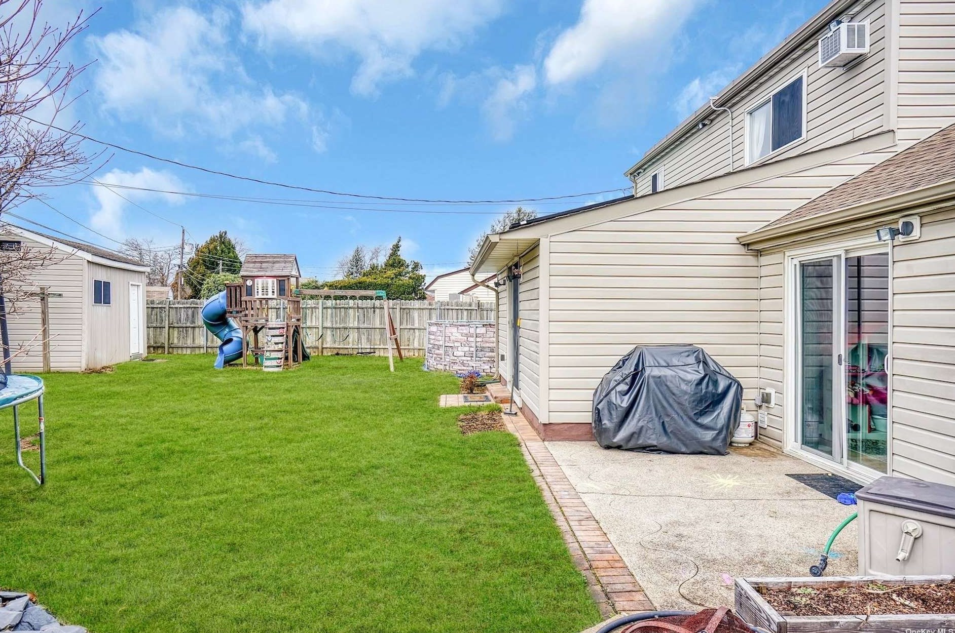 50 Chestnut Ln, Plainedge NY  11756-4016 exterior