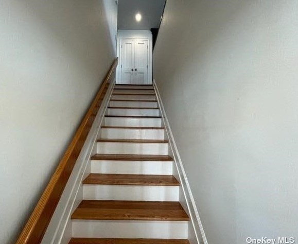 54 Sintsink Dr E #g, Port Washington, NY 11050