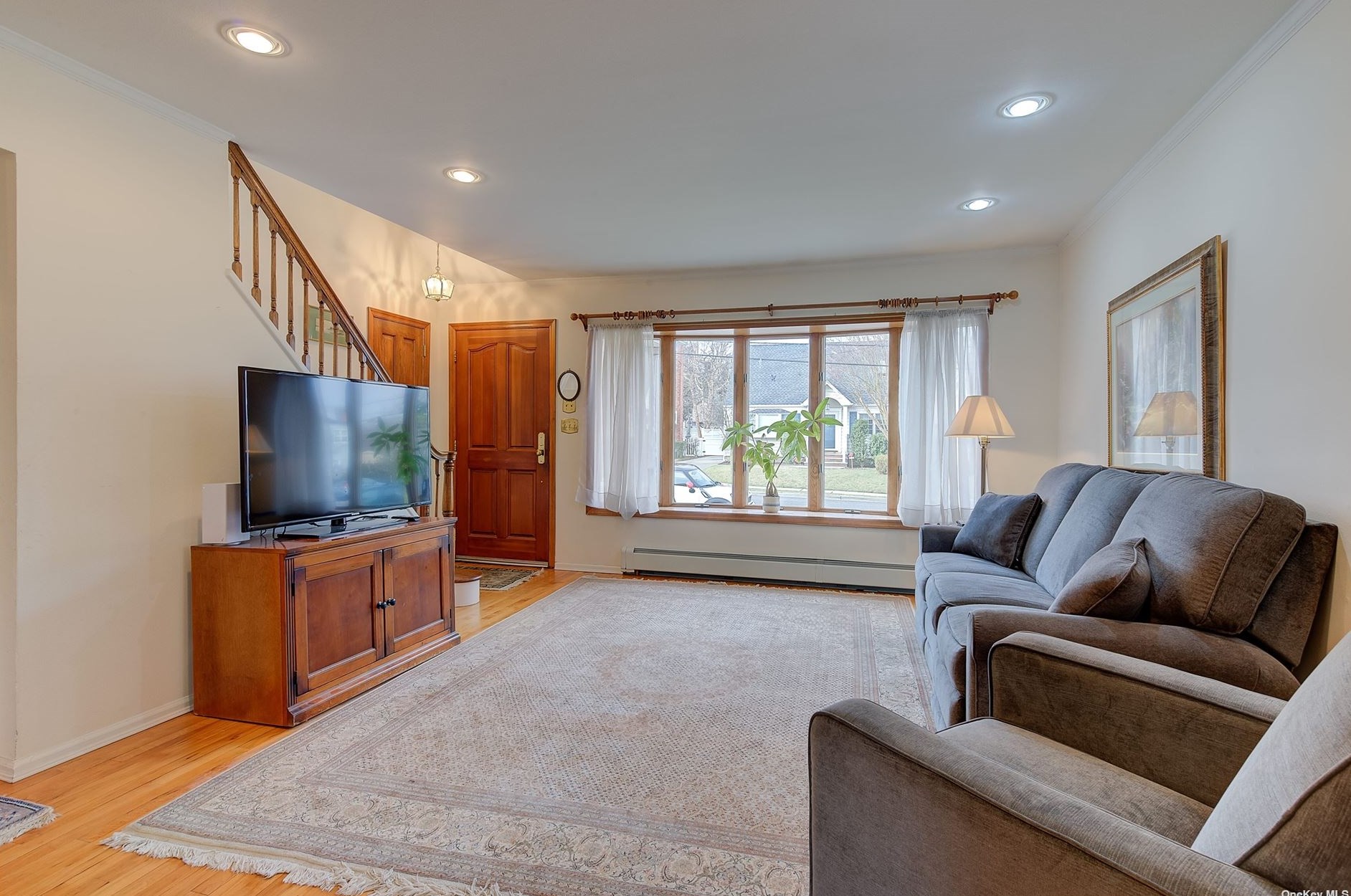 114 Barwick Blvd, Garden City, NY 11501