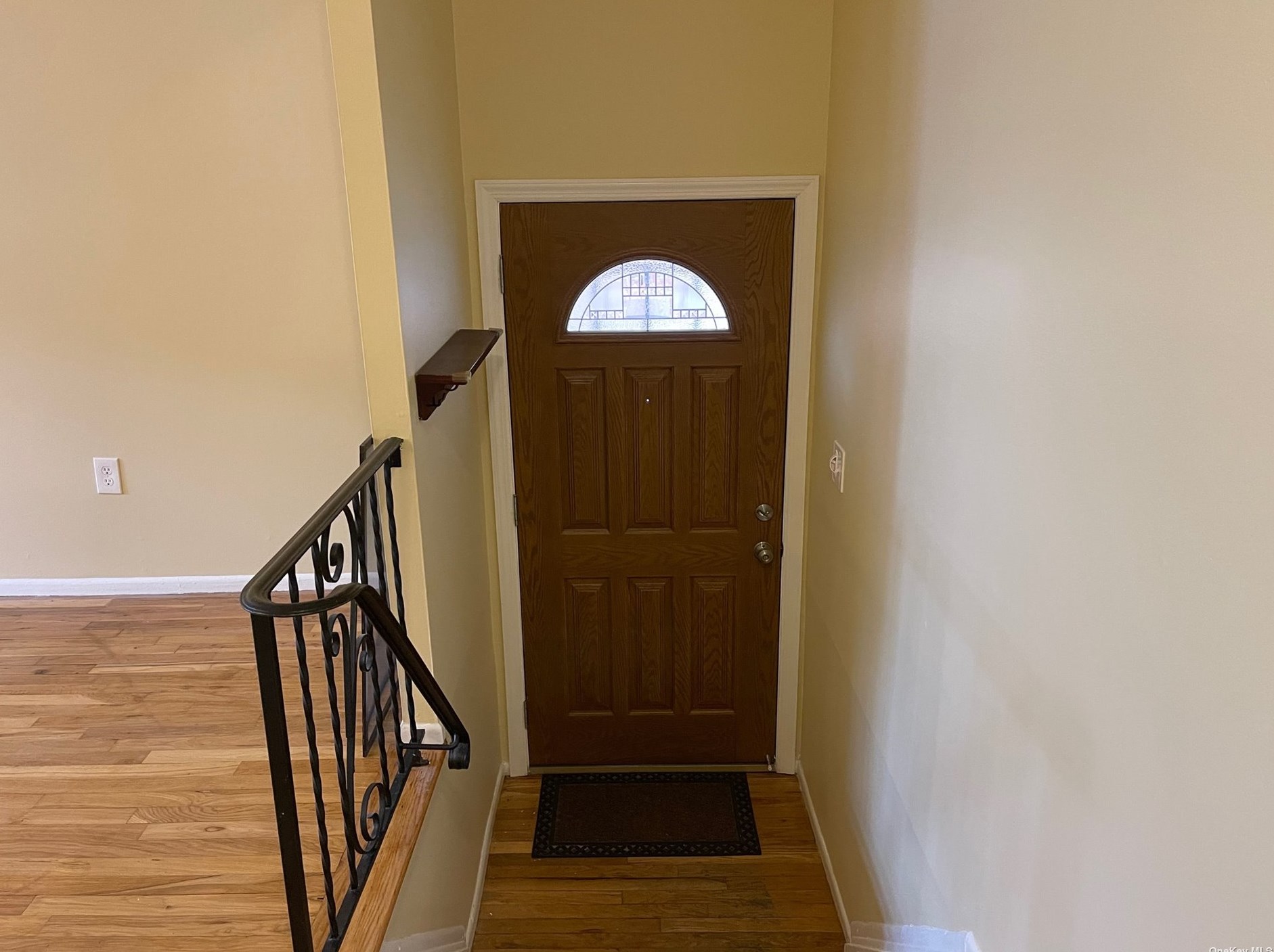 223-14 56th Ave #1r, Flushing, NY 11364