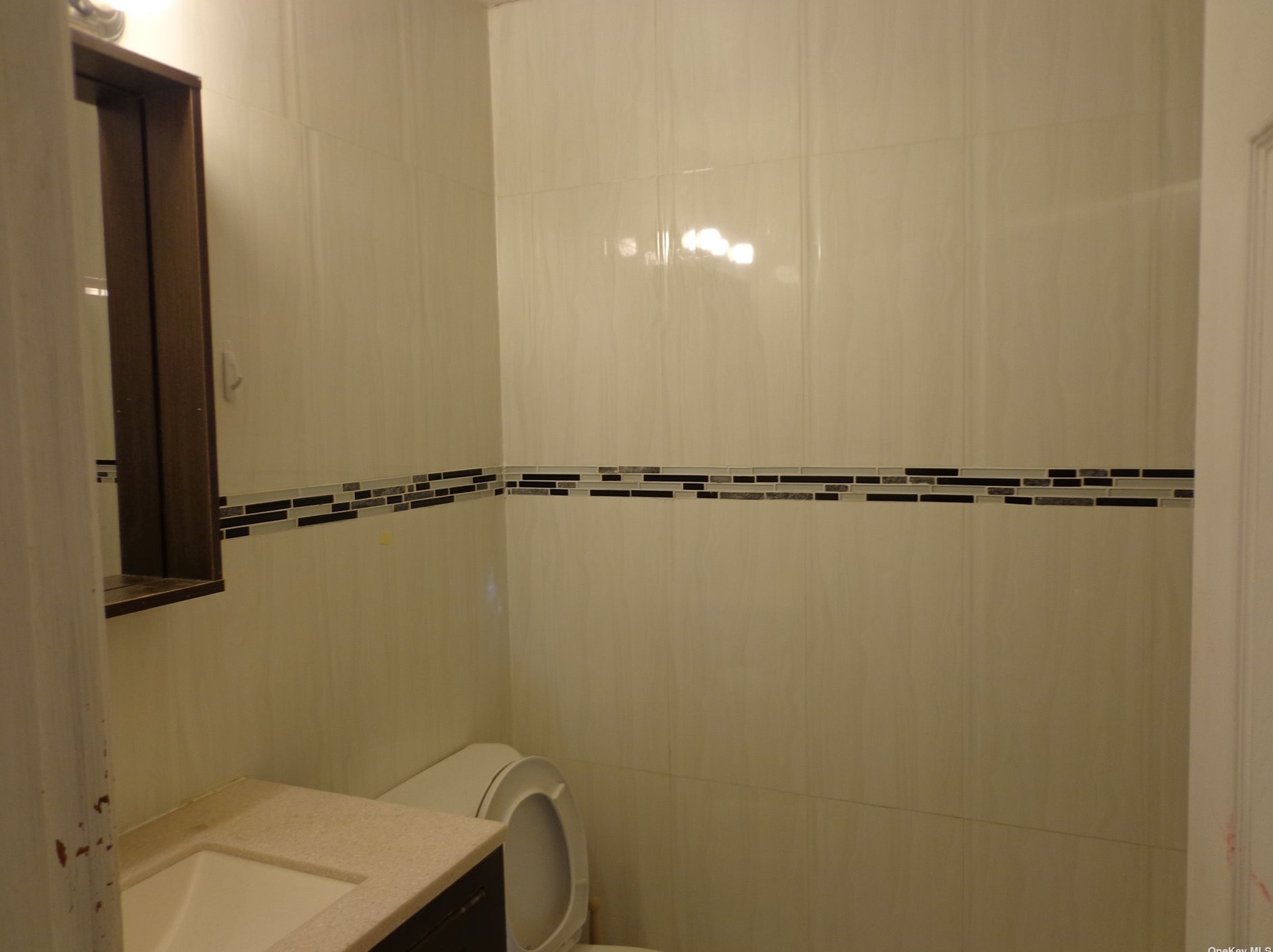 885 Yale Pl #2nd Fl, Franklin Square, NY 11010