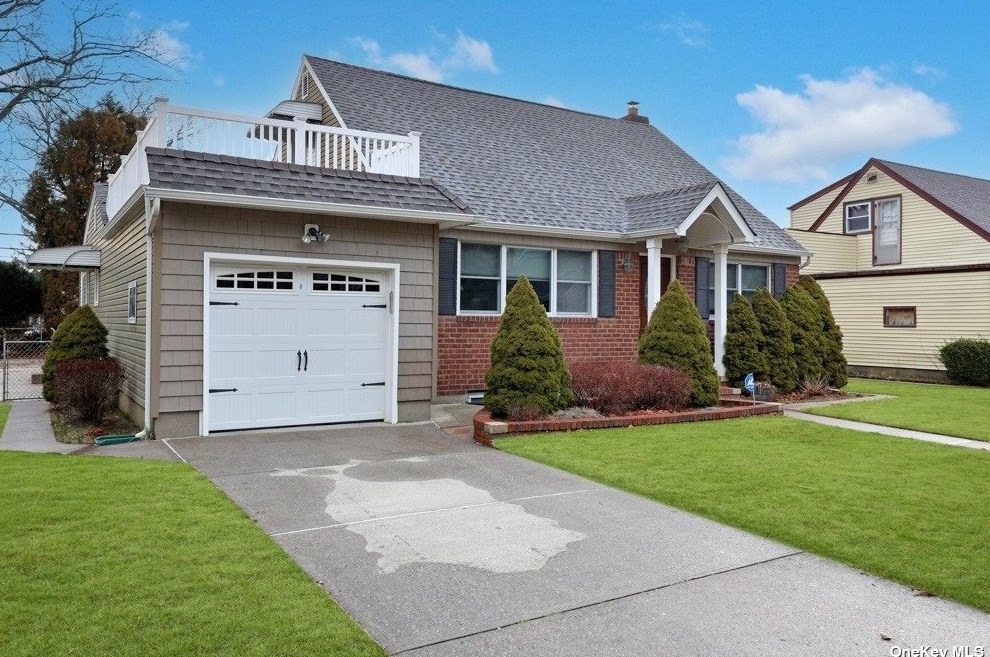 105 Old Farm Rd S, New Hyde Park, NY 11040