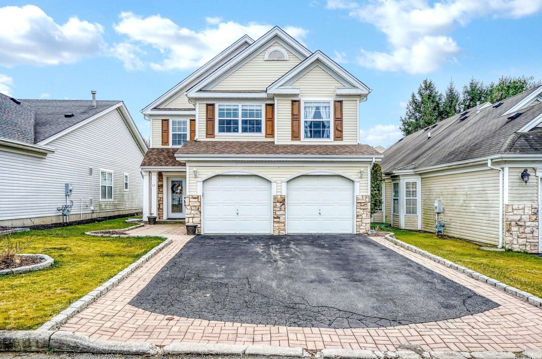 10 Ethan Cir #10, Middle Island, NY 11953