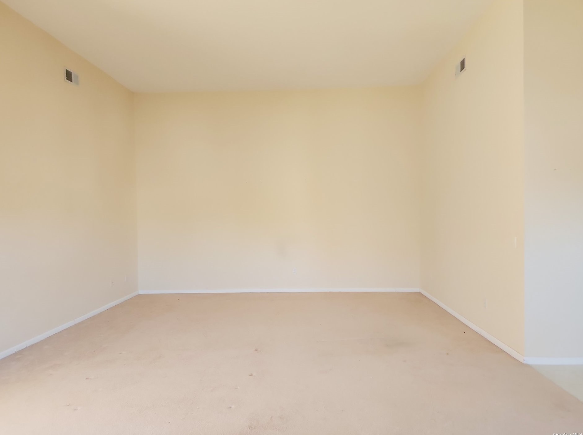 1605 Willow Pond Dr, Northampton NY  11901-7211 exterior