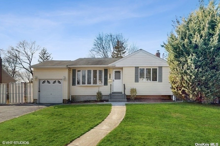 238 Farhan Ln, Babylon, NY 11703