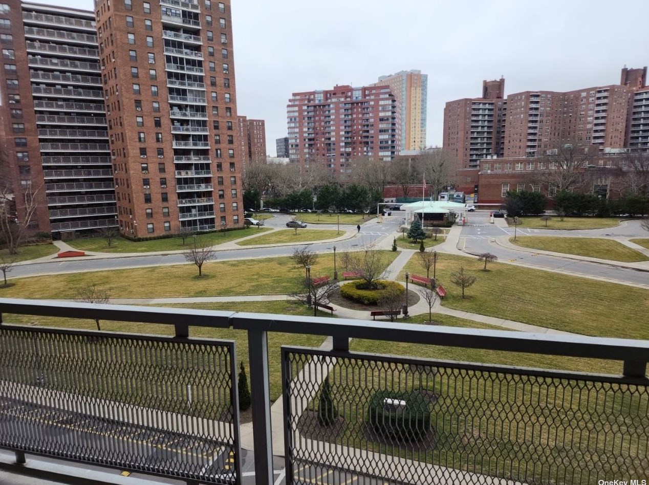 6135 98th St Apt 5b, Flushing, NY