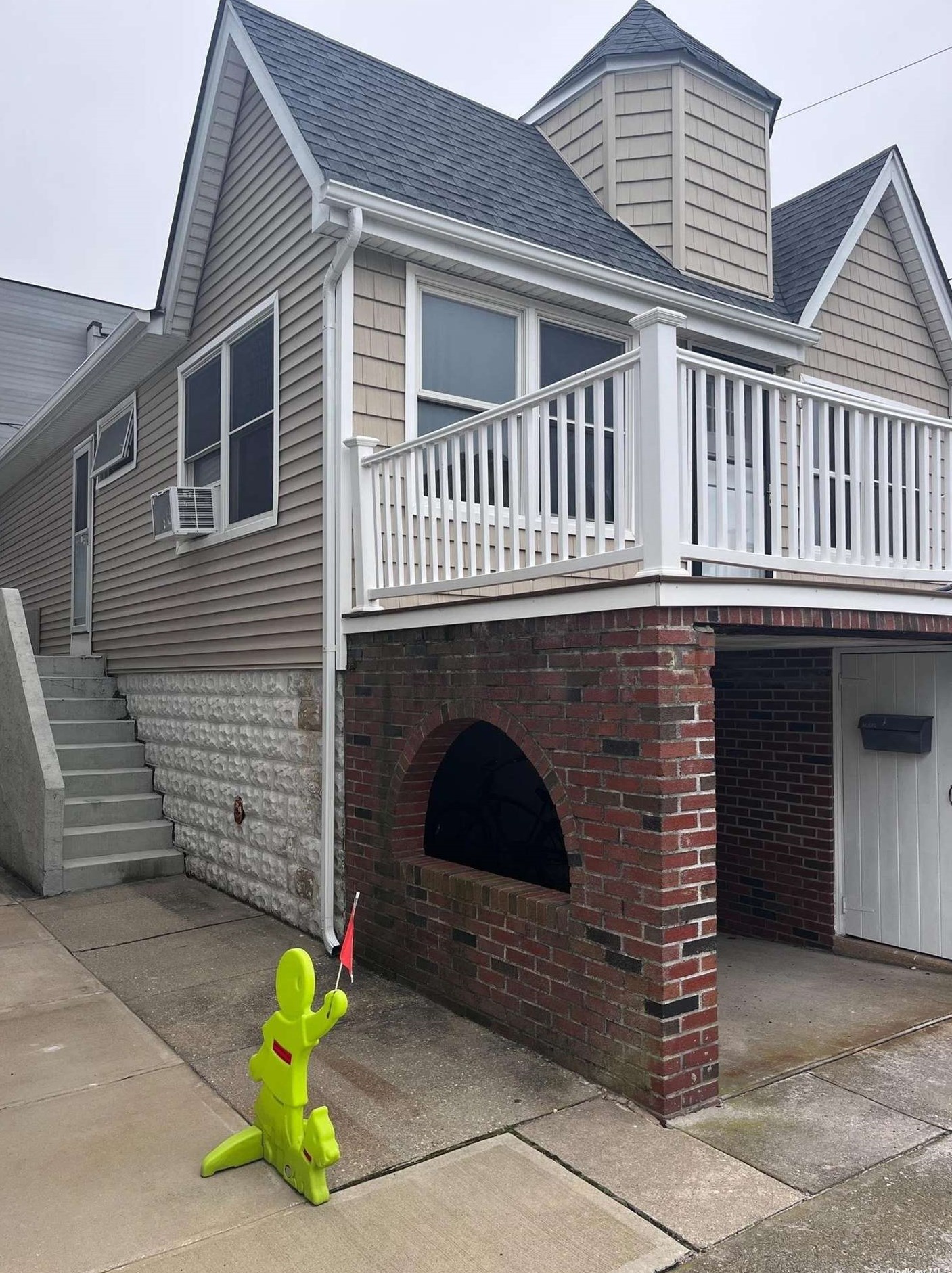 14 Illinois Ave, East Atlantic Beach, NY 11561