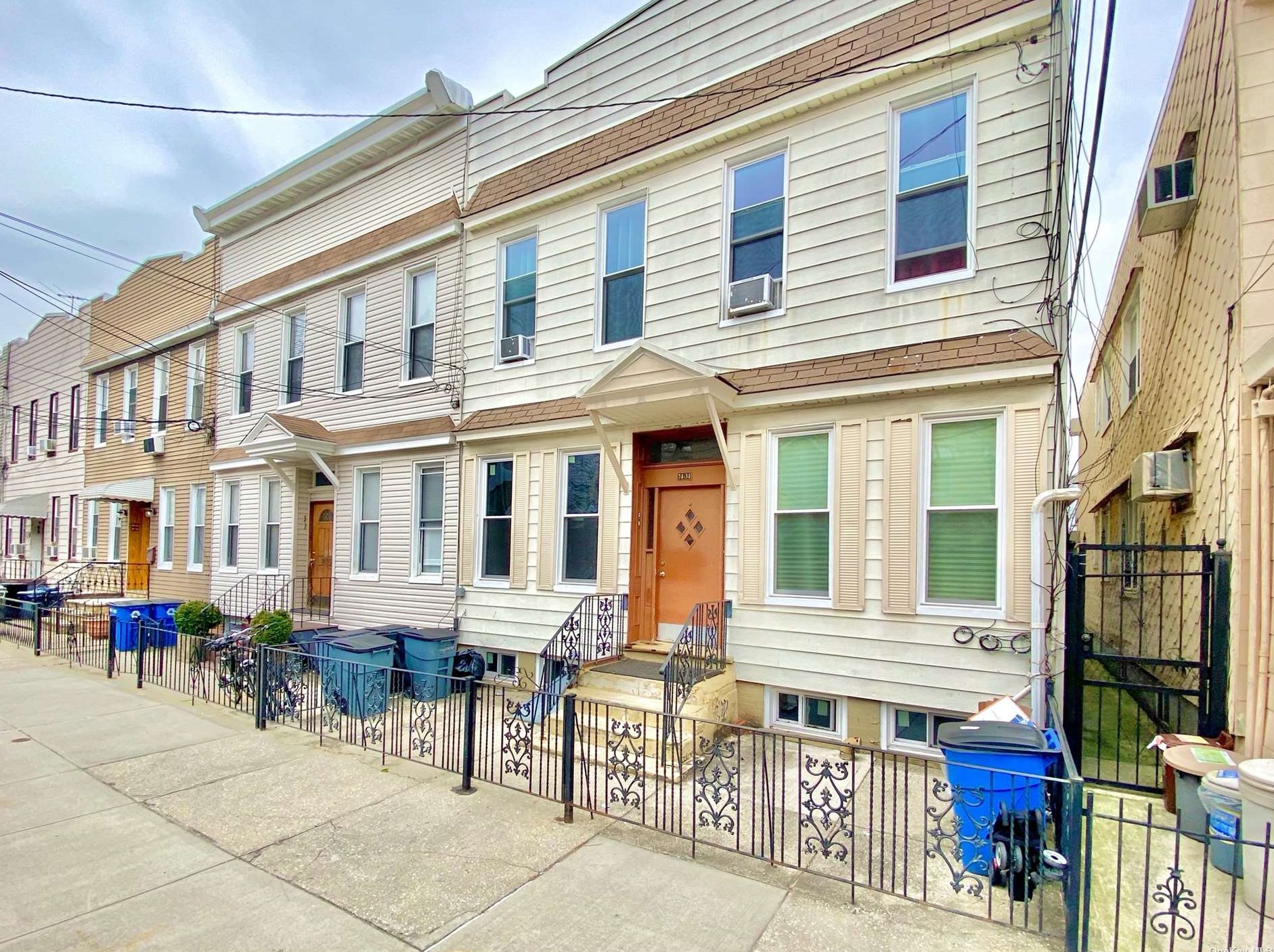 74-34 64th Ln, Flushing, NY 11385-6133