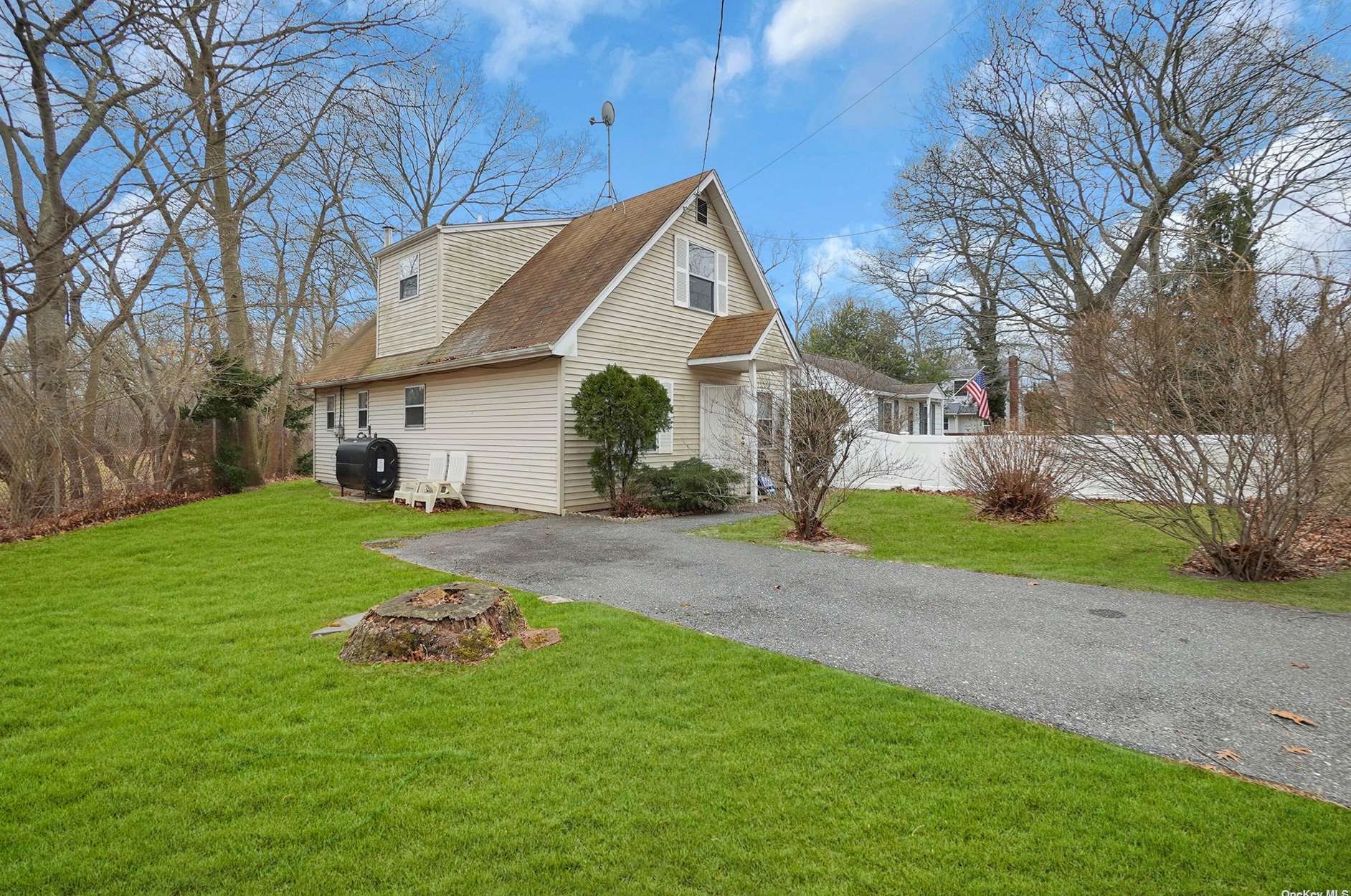 26 Webb Ave, Canaan Lake, NY 11772