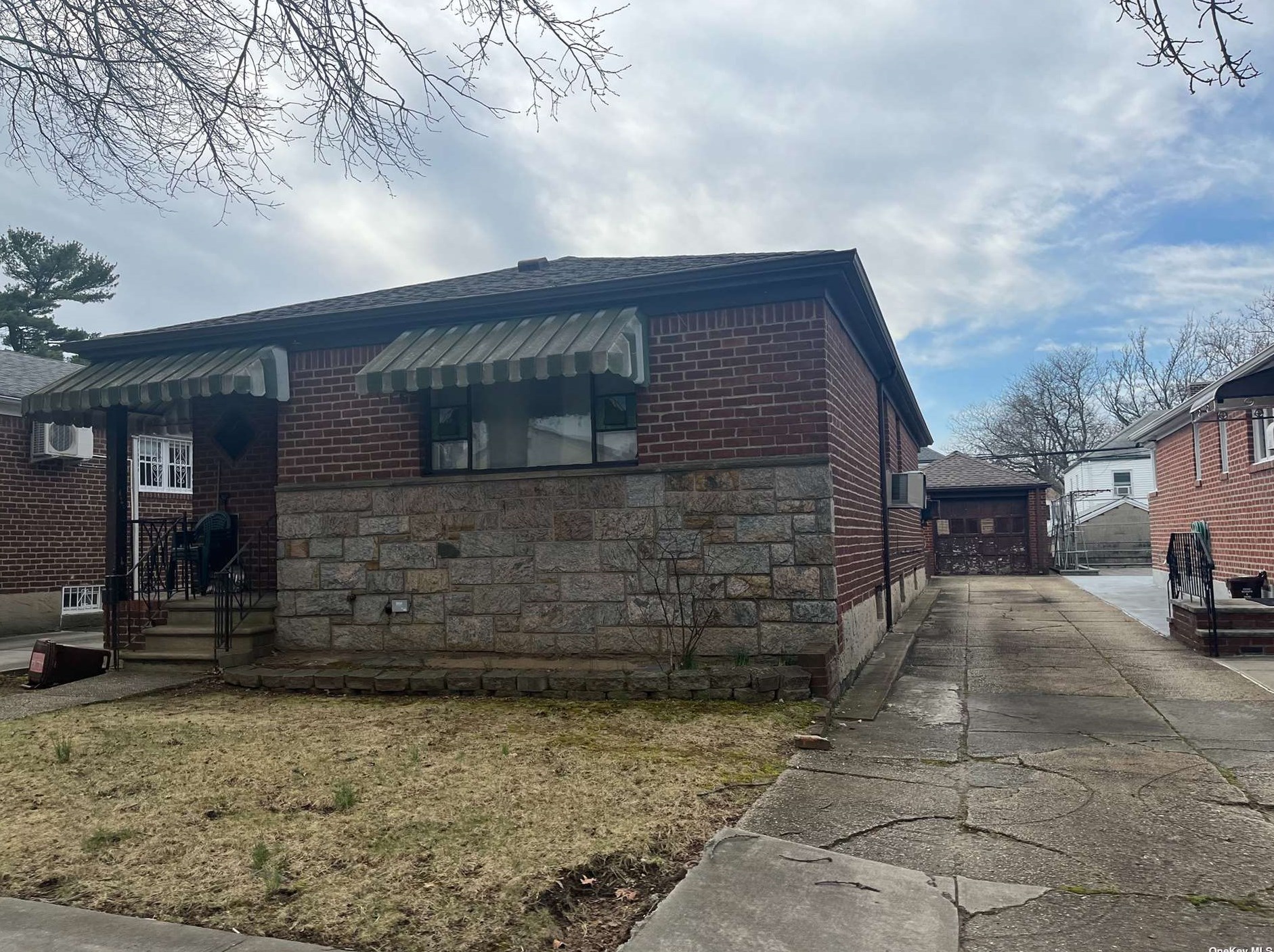58-24 208th St, Flushing, NY 11364-1120