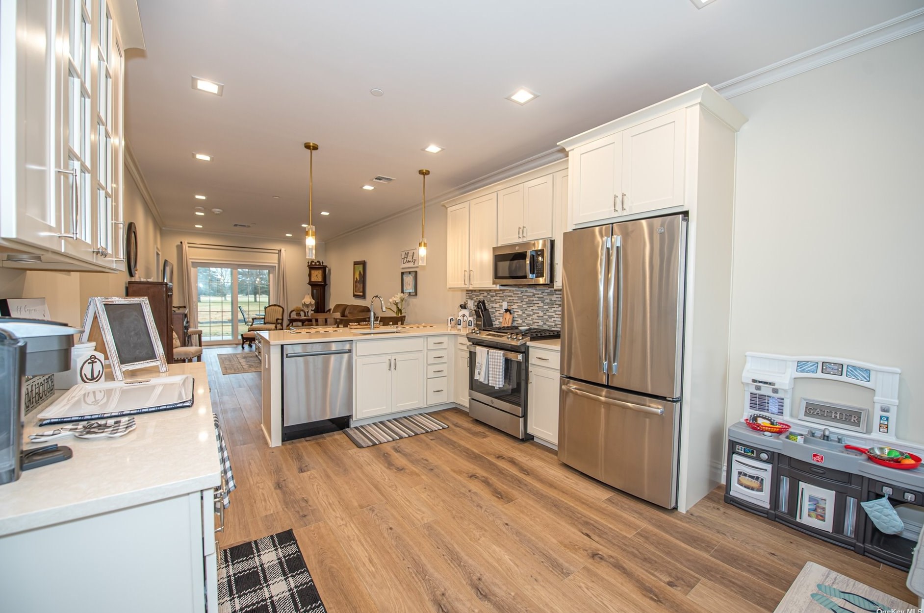 4103 Fox Hill Dr, Baiting Hollow, NY 11933
