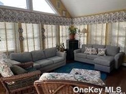 11 Biarritz St, East Atlantic Beach, NY 11561-5101