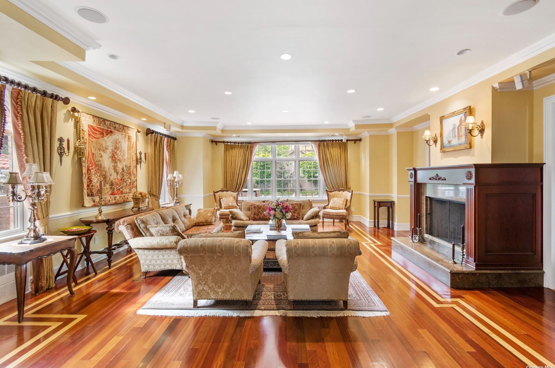 5 Center Dr, Flushing NY 11363-1214 exterior