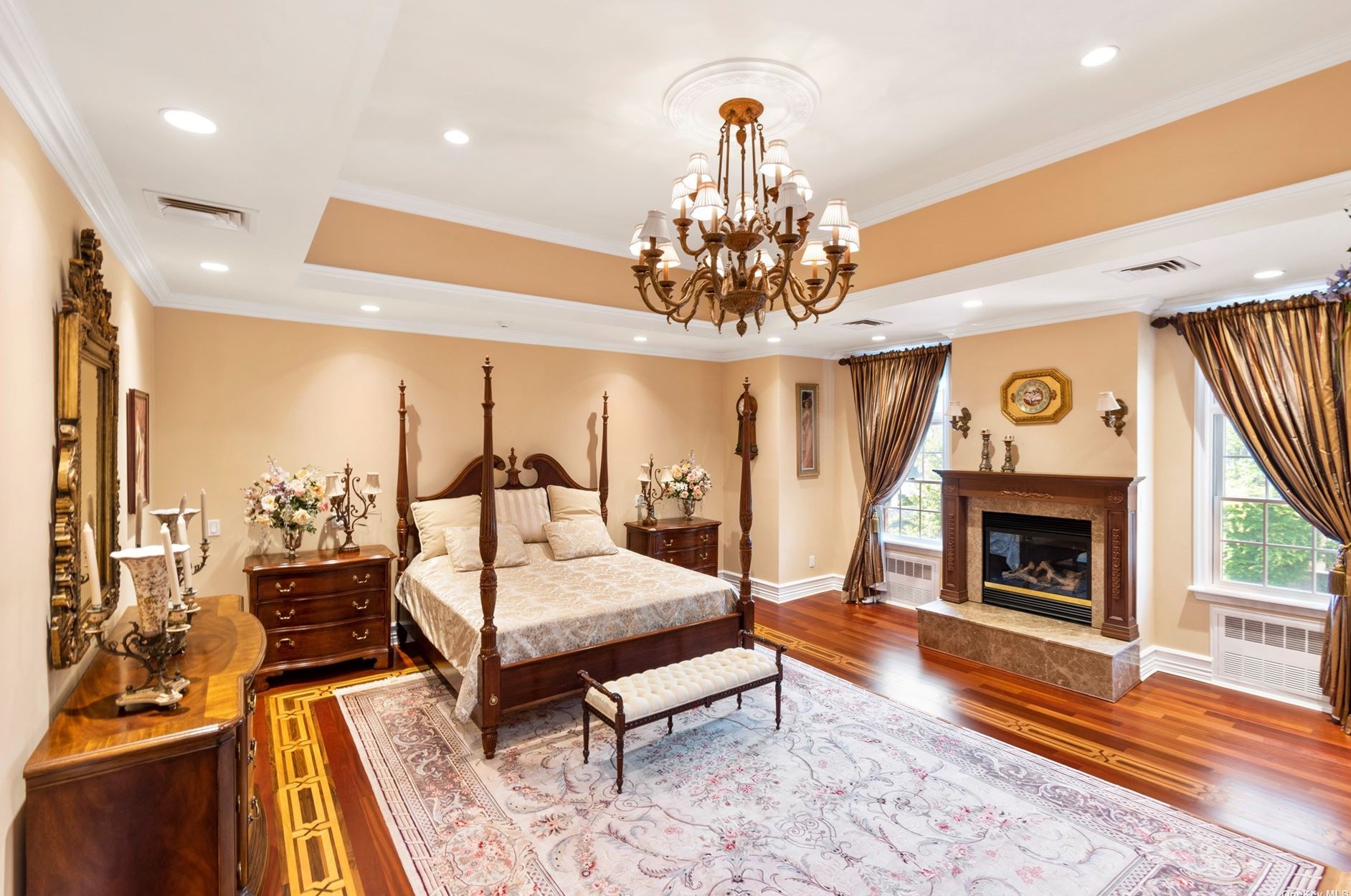 5 Center Dr, Flushing NY 11363-1214 exterior