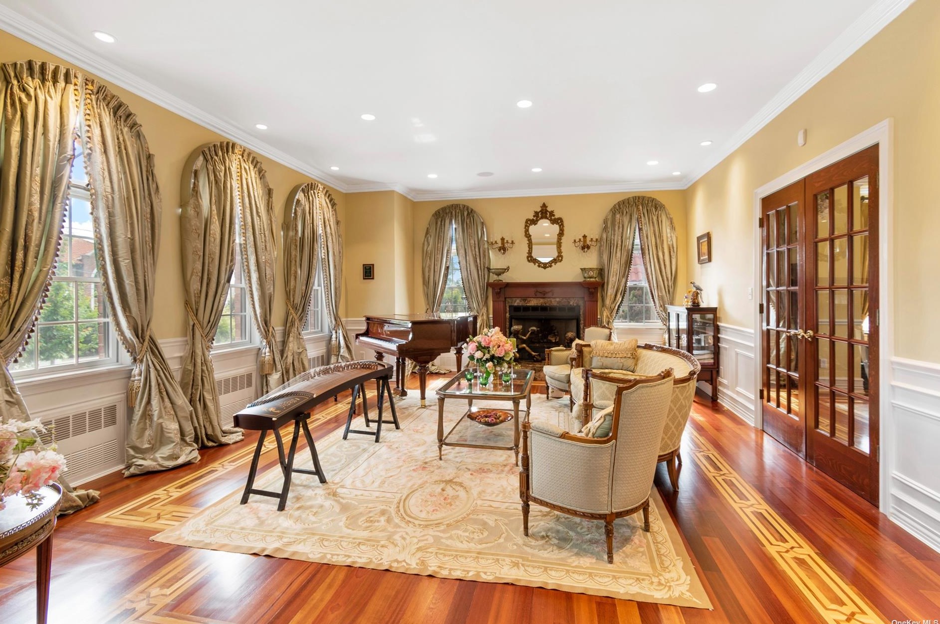 5 Center Dr, Flushing NY 11363-1214 exterior