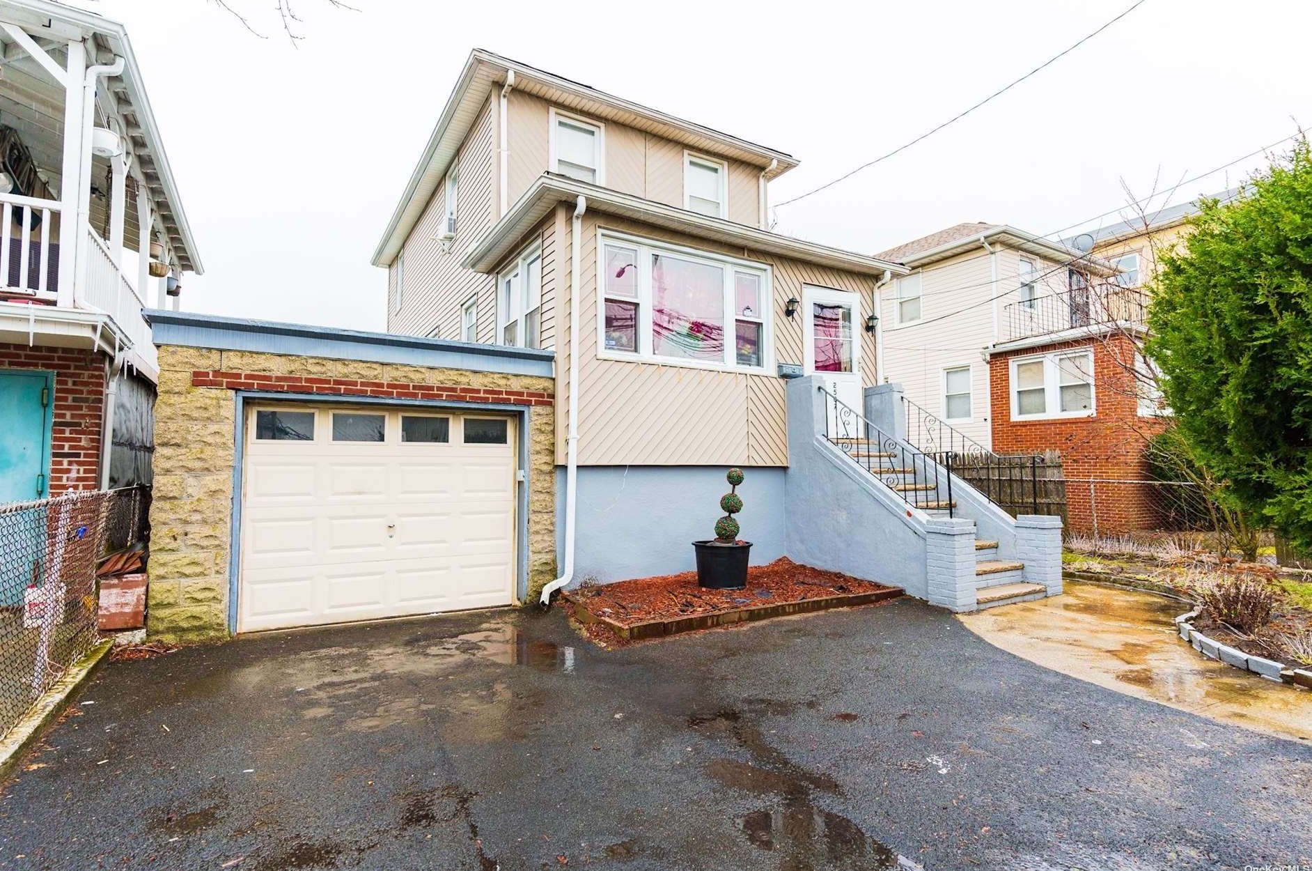 25-07 Deerfield Rd, Far Rockaway, NY 11691