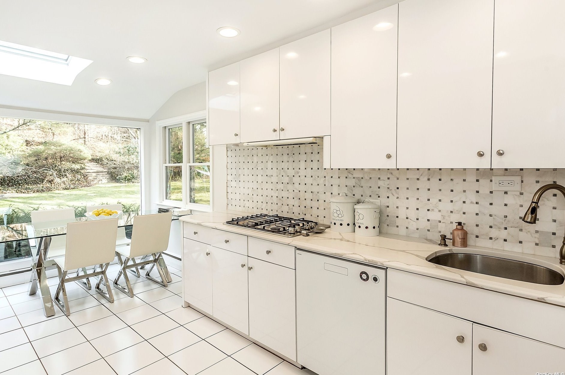 46 Roger Dr, Port Washington NY  11050-2528 exterior