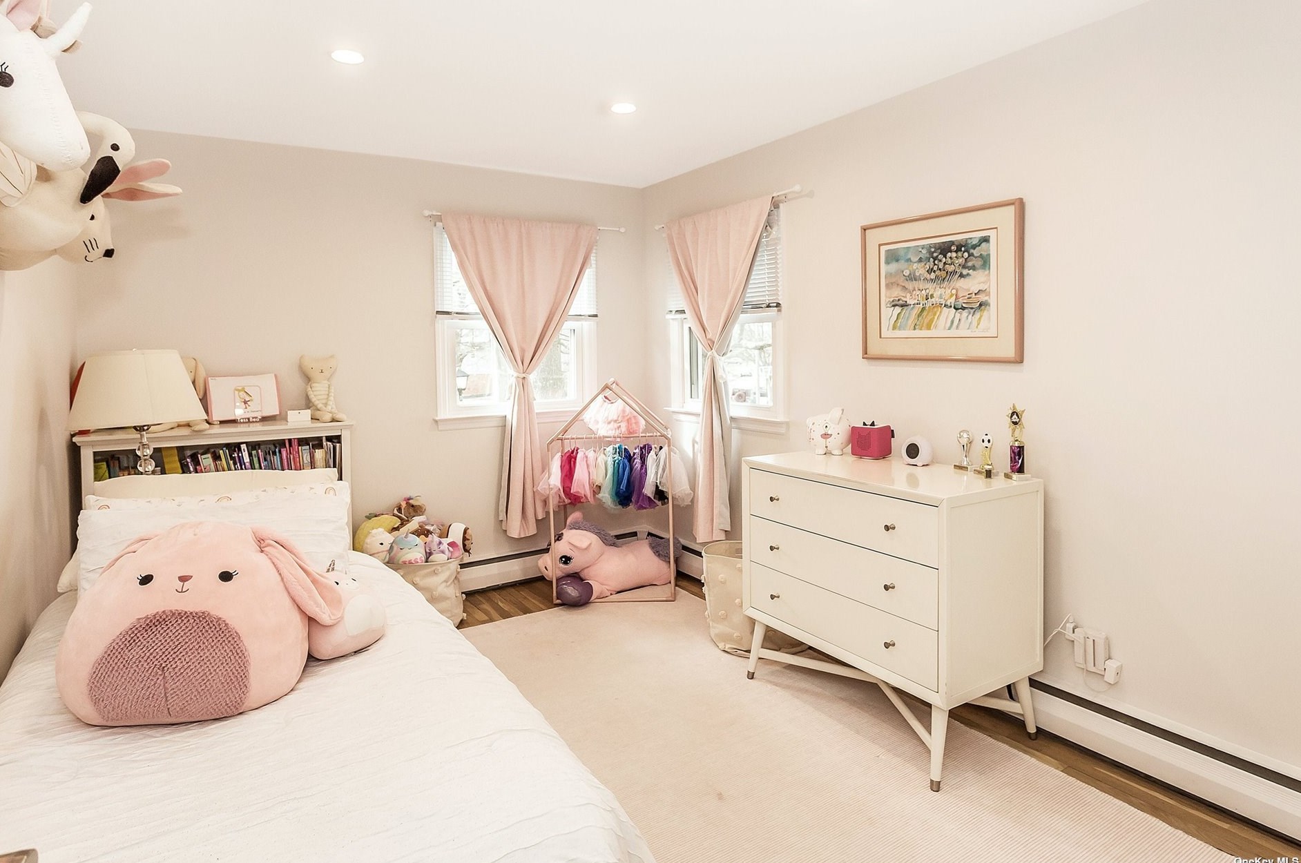 46 Roger Dr, Port Washington NY  11050-2528 exterior