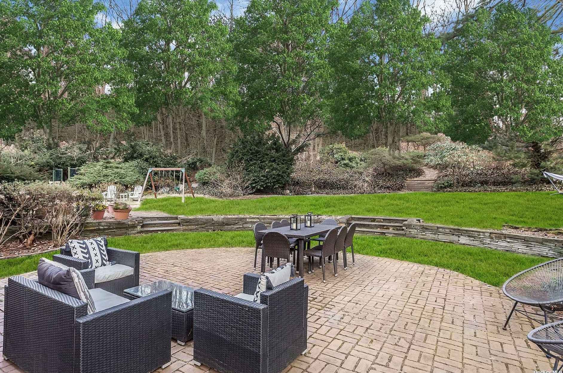 46 Roger Dr, Port Washington NY  11050-2528 exterior