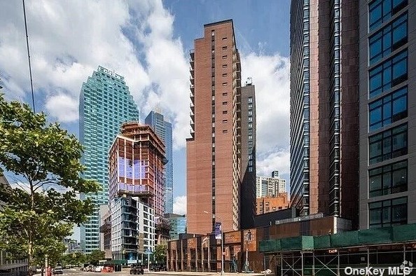 27-21 44th Dr #704, Long Island City, NY 11101