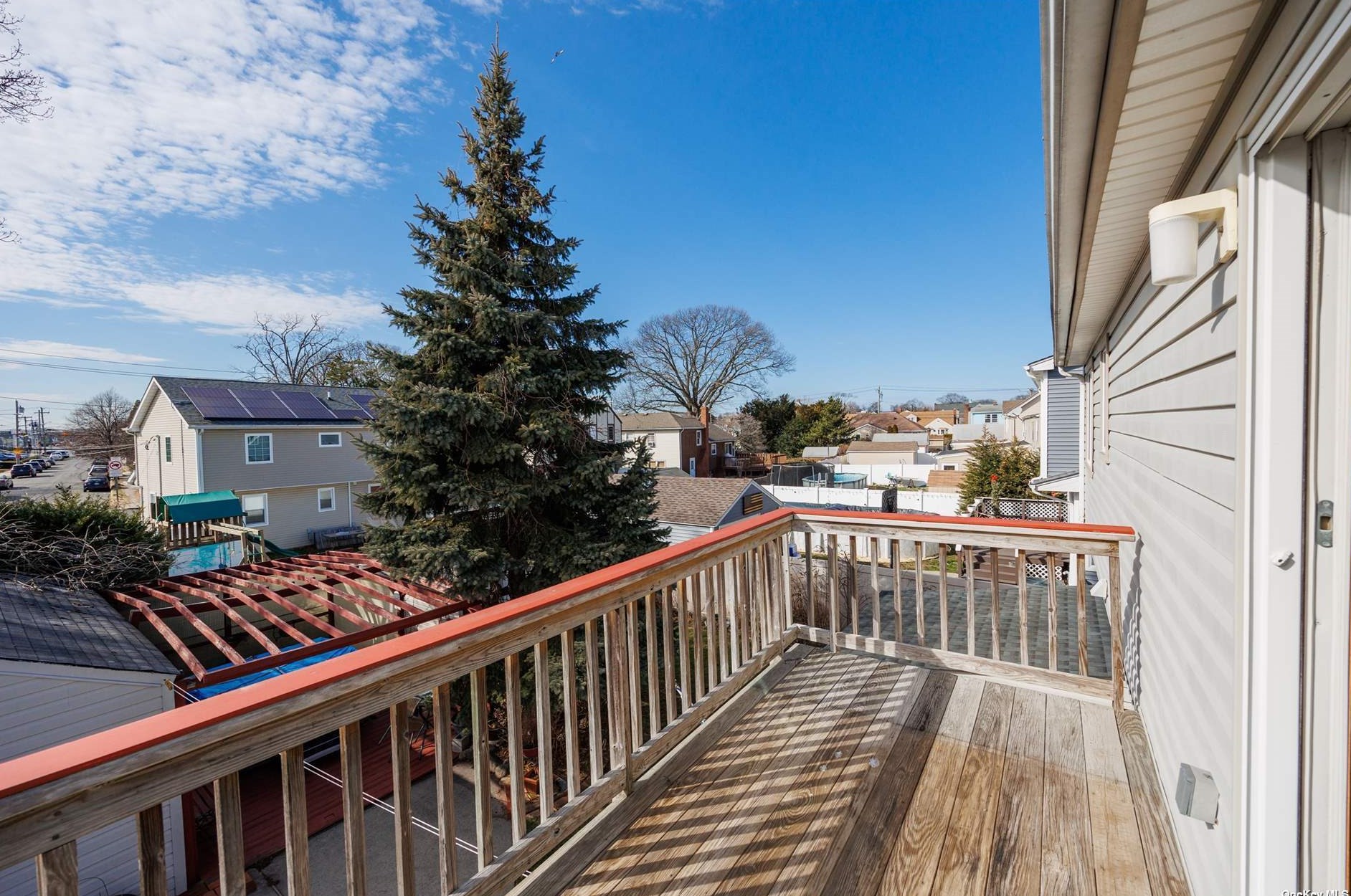 2970 Roxbury Rd, Rockville Centre NY  11572-3220 exterior