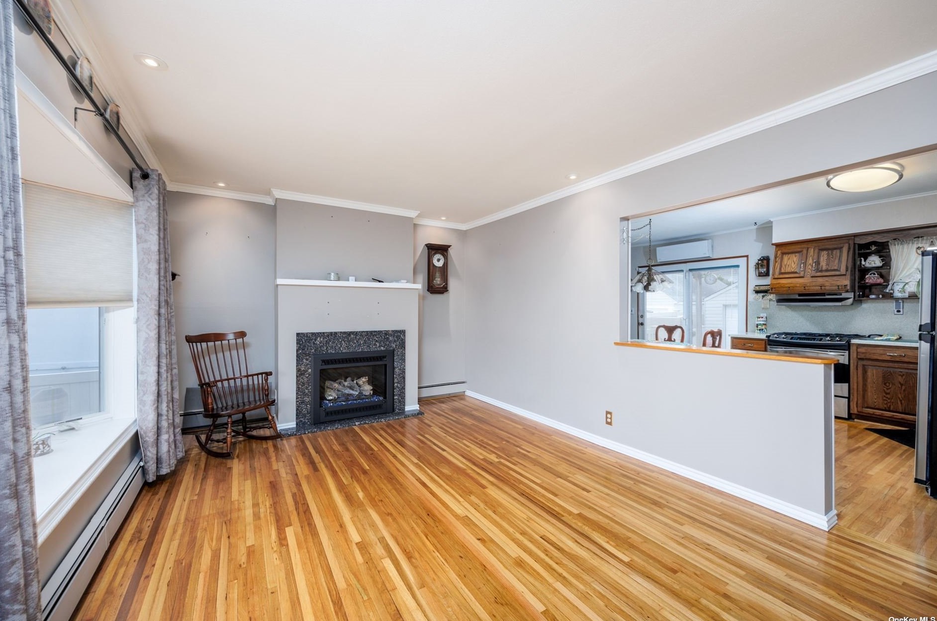 2970 Roxbury Rd, Rockville Centre NY  11572-3220 exterior