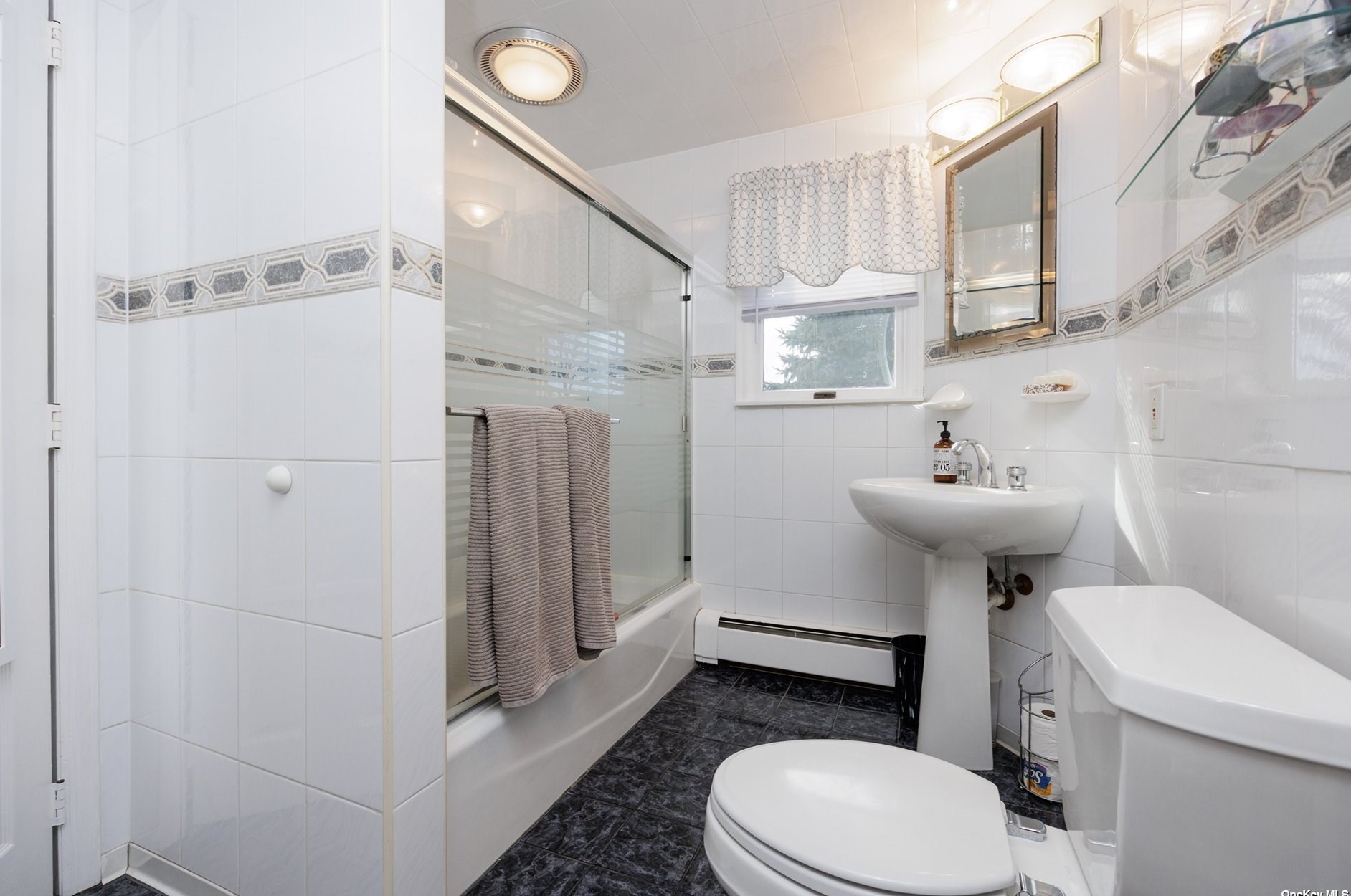 2970 Roxbury Rd, Rockville Centre NY  11572-3220 exterior