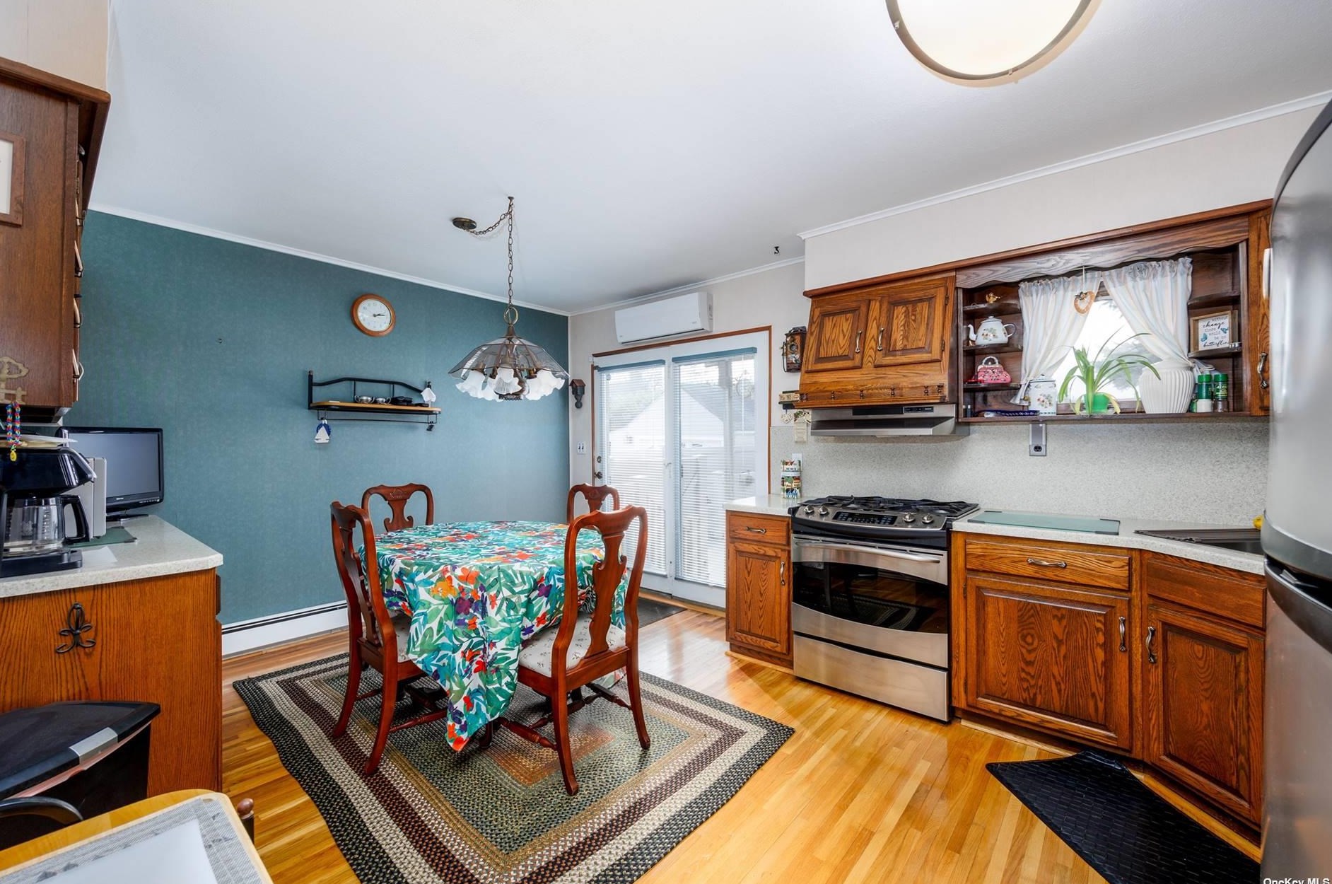 2970 Roxbury Rd, Rockville Centre NY  11572-3220 exterior