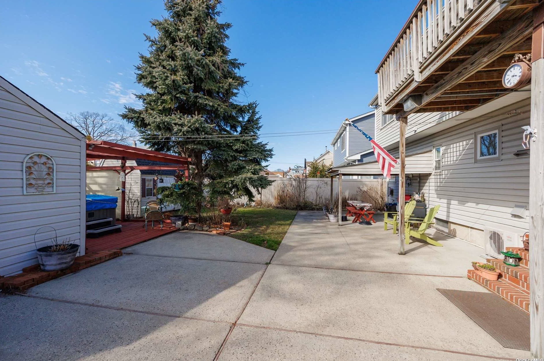 2970 Roxbury Rd, Rockville Centre NY  11572-3220 exterior