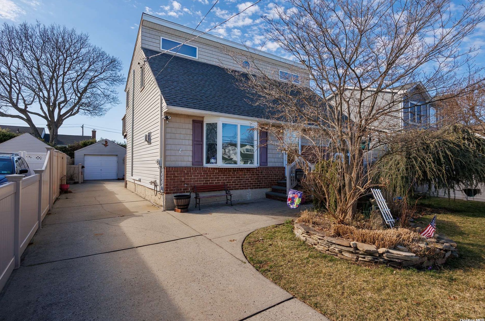 2970 Roxbury Rd, Rockville Centre NY  11572-3220 exterior