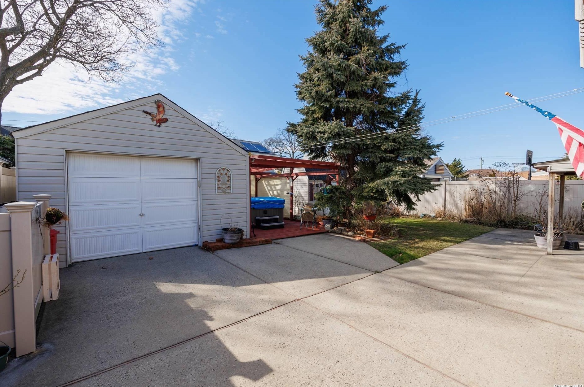 2970 Roxbury Rd, Rockville Centre NY  11572-3220 exterior