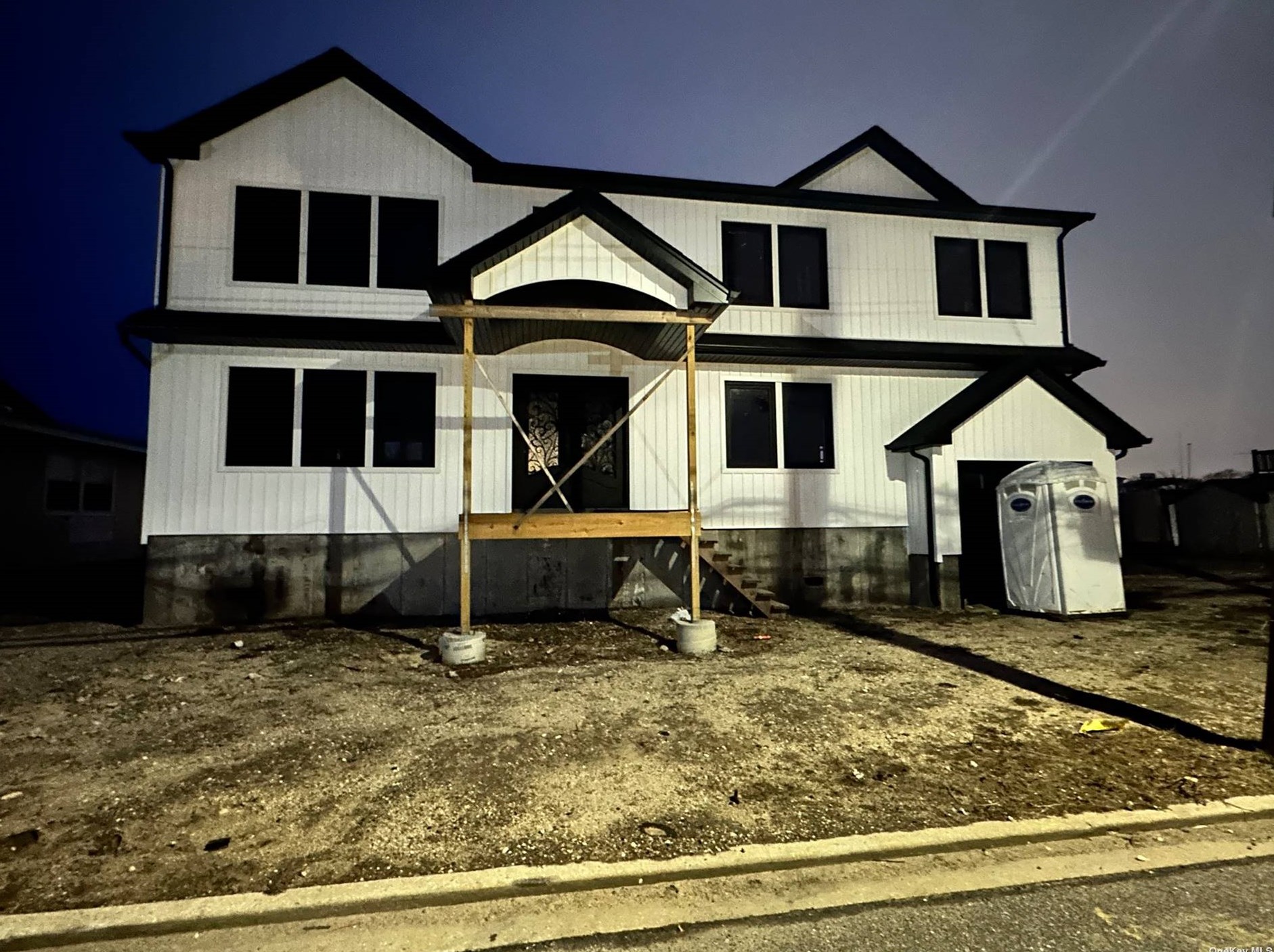 769 S 9th St, North Lindenhurst, NY 11757