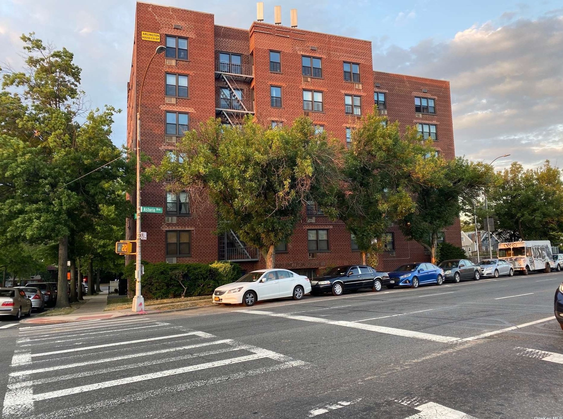 10805 Astoria Blvd, Flushing NY  11369-2035 exterior