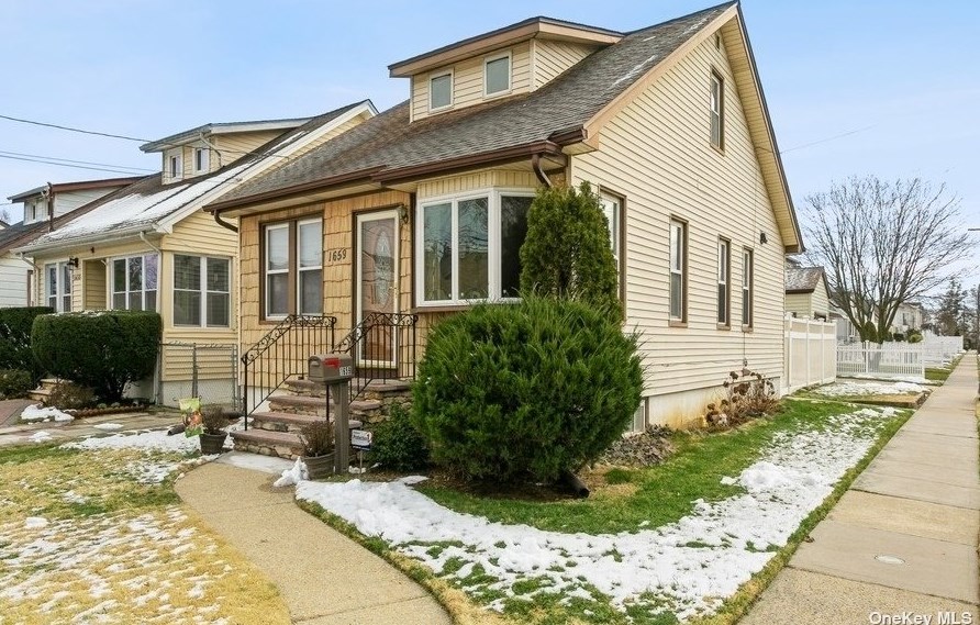 1659 Estelle Ave, Floral Park, NY 11003