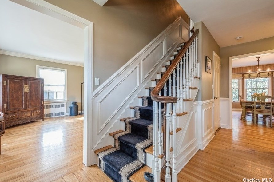 15 Glenwood Ln, East Hills, NY 11577-1410