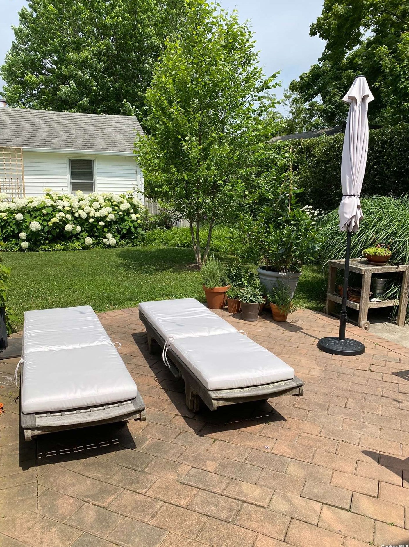 13 Bell St, North Bellport, NY 11713