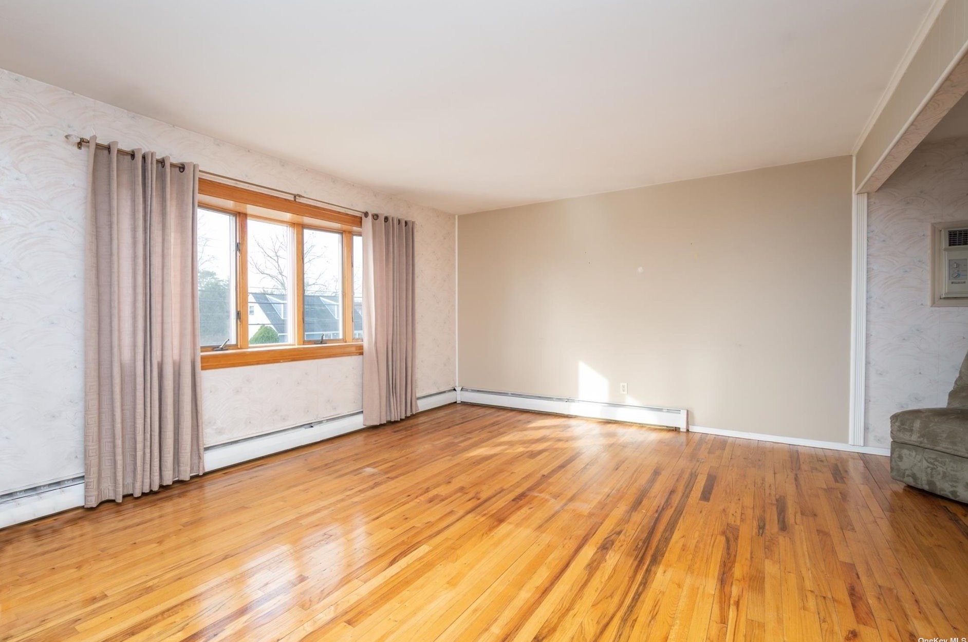 209 Hawthorne St, East Massapequa NY  11758-3102 exterior