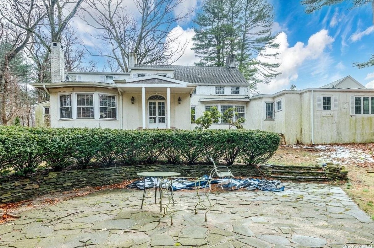 753 Remsens Ln, Muttontown, NY 11771